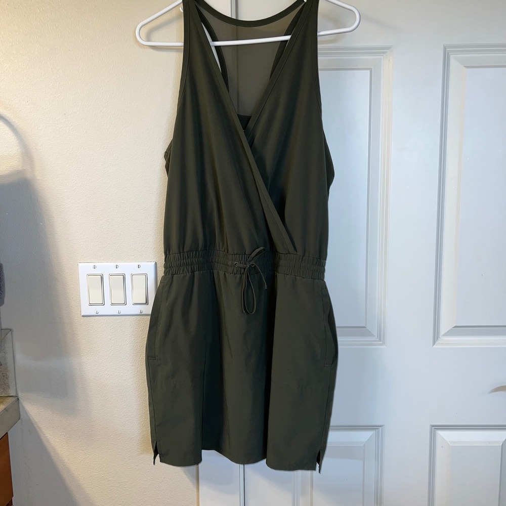Athleta Take A Hike Wrap‎ Front Racer Back Romper Skort Dress Olive Green Size 6